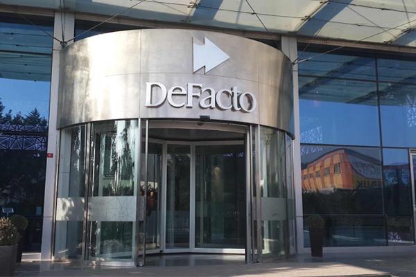 Defacto